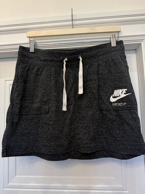 Women’s Nike soft cotton mini skirt large sporty